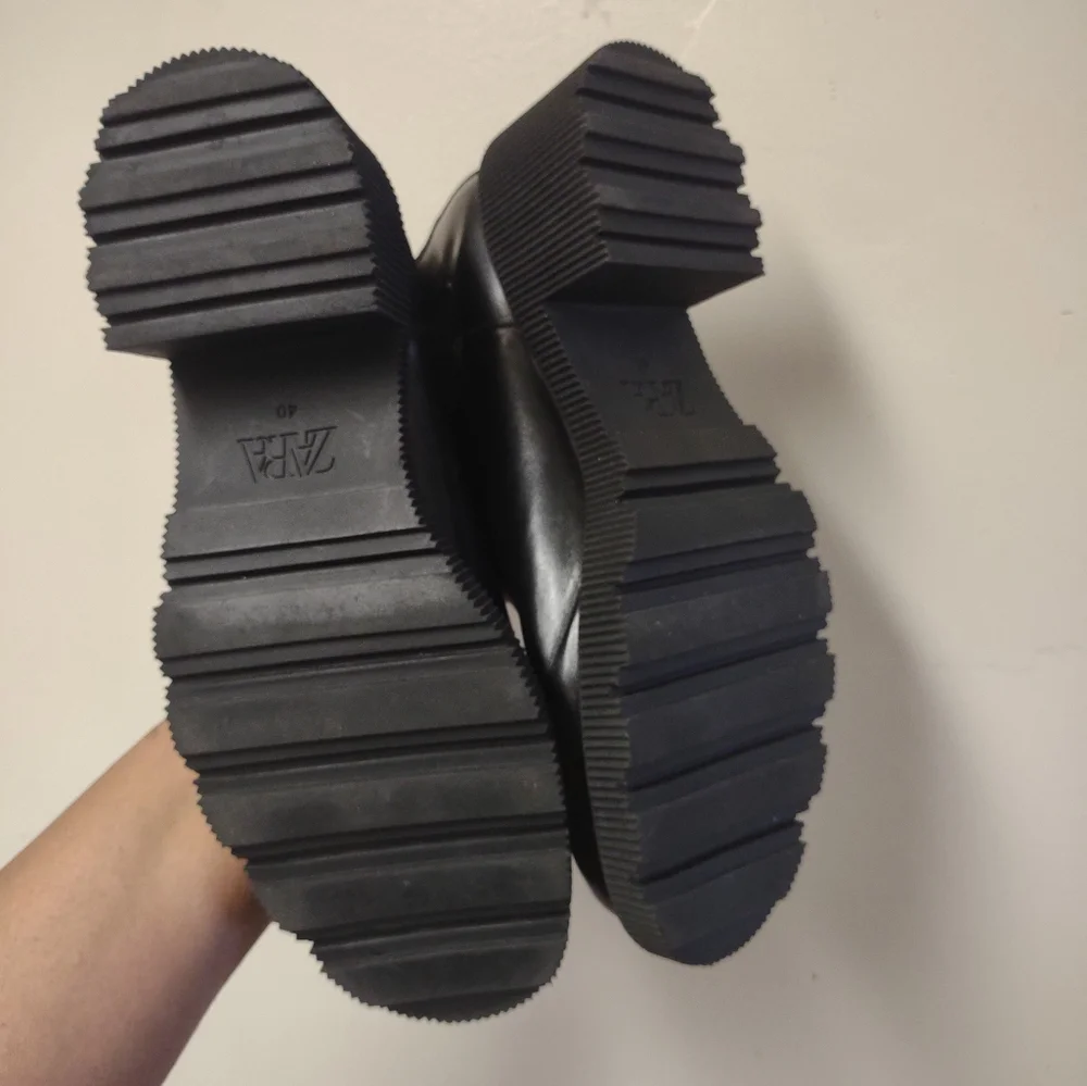 Zara Women's Black Leather Chunky Lugsole Ankle Booties Boots Size 40 - Picture 11 of 12